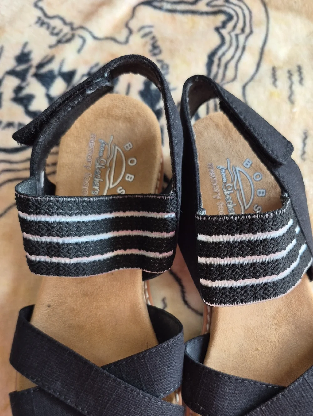 Bobs From Skechers Size 6 Sandals Strappy Details Memory Foam